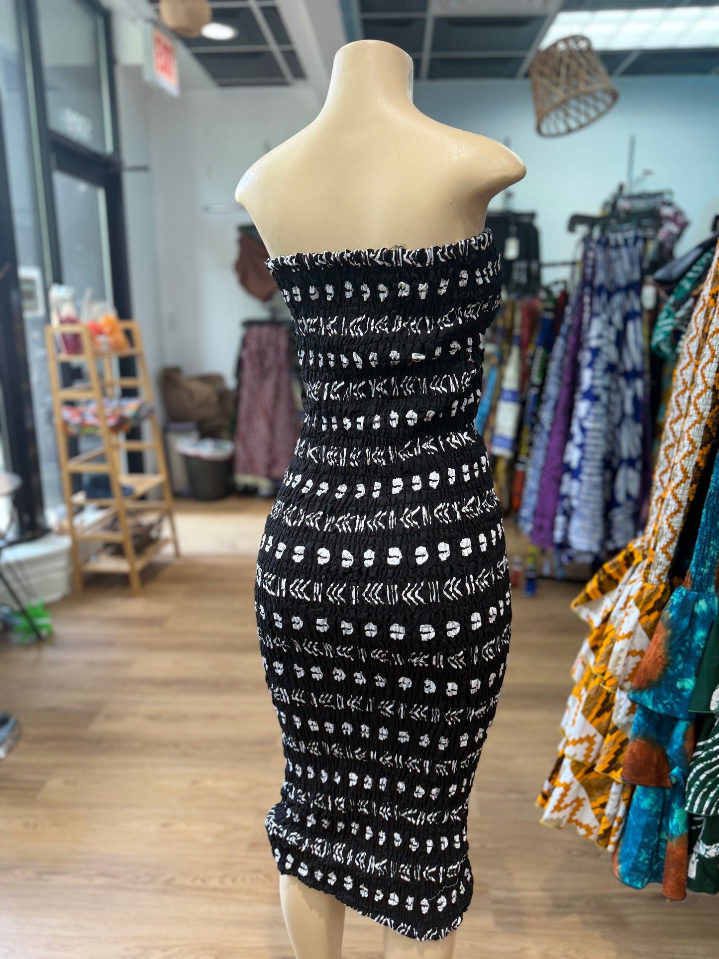 Sleeveless tube dress black white