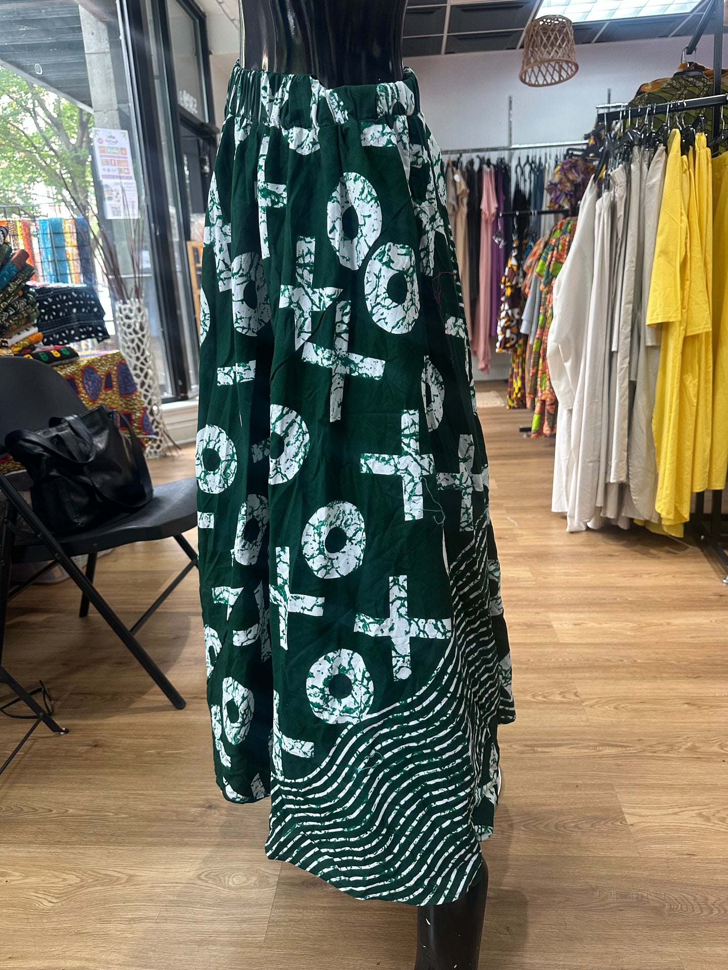 Woman elastic waist skirt