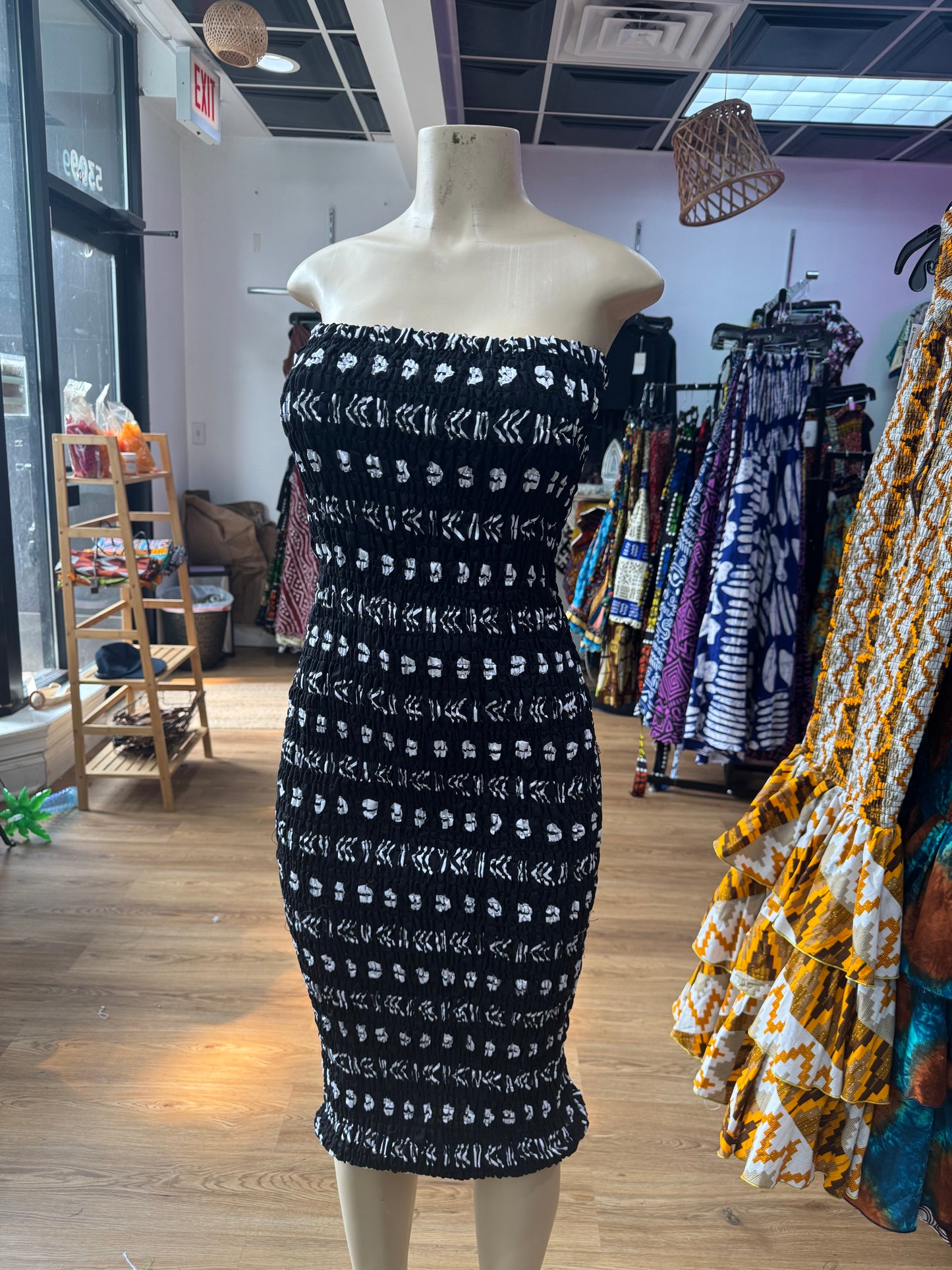 Sleeveless tube dress black white