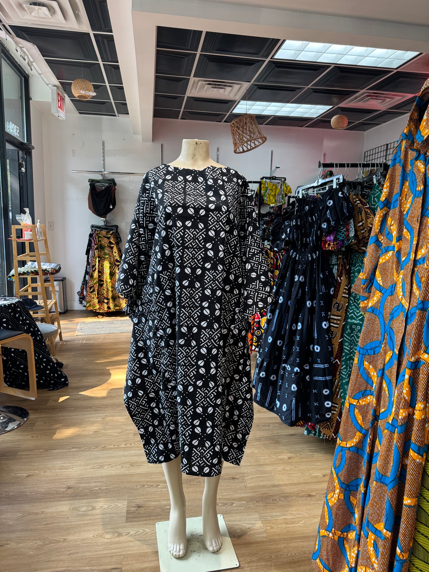 Batwing Dress black white
