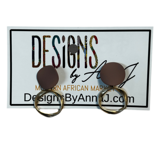 Gold earrings with circles that dangle