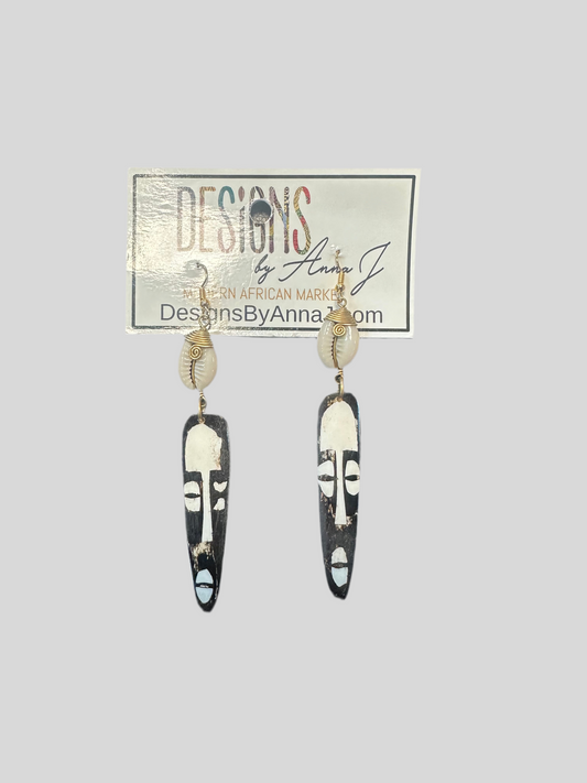 Dangle earrings with faces