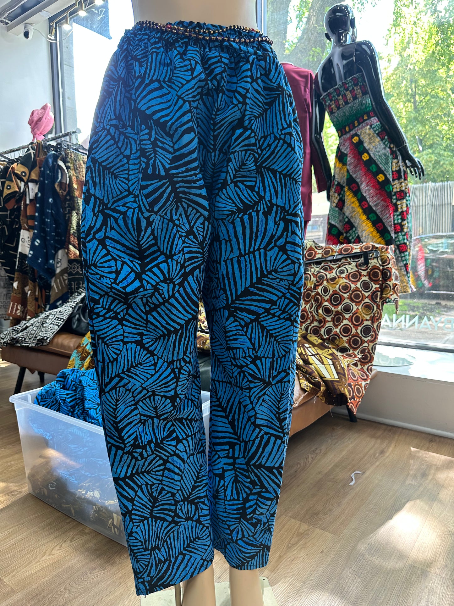 Elastic waist pant